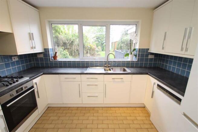 KITCHEN/BREAKFAST ROOM