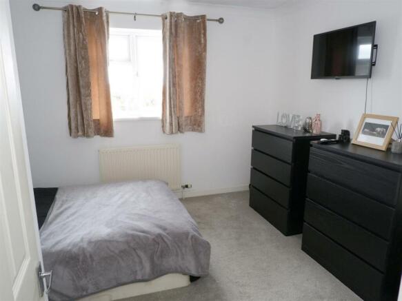 Bed1.jpg