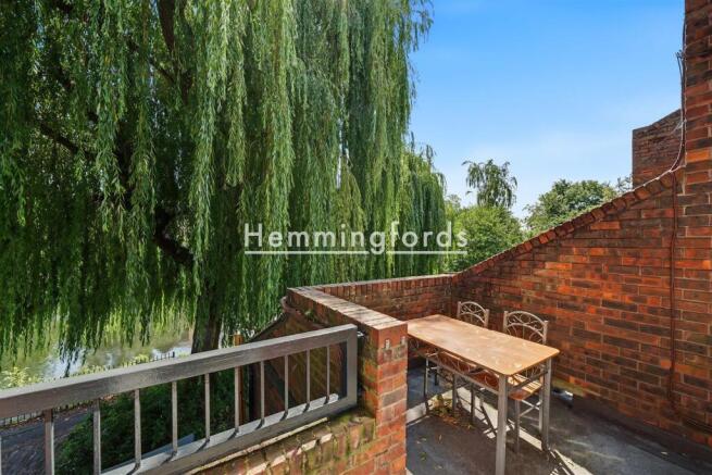 101 Reedham Close N17 9PY-12.jpg