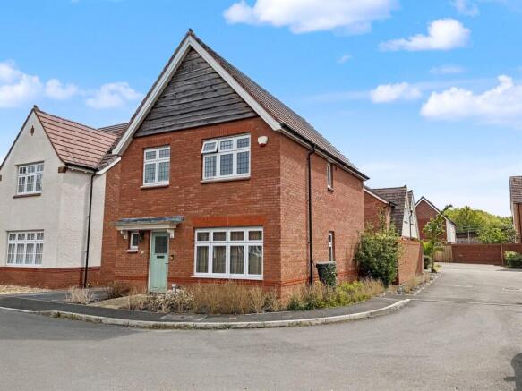 3-bed detached on Mallard Close, Kingsteignton, TQ12, £350,000