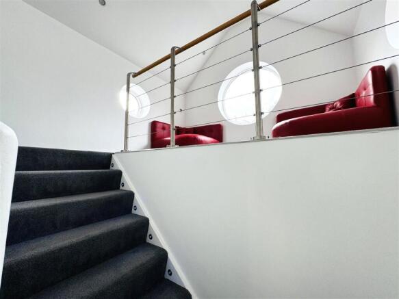 Mezzanine Landing 1.jpg