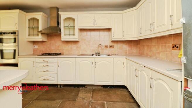 4 bed Detached Bungalow for sale Image 12