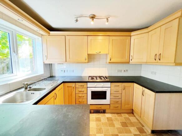 Kitchen 1.jpg