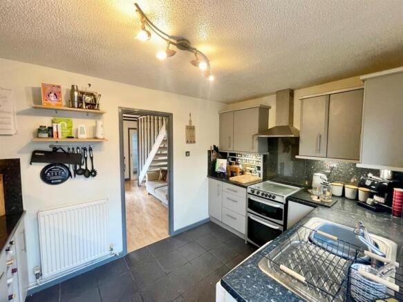 Kitchen 2.jpg
