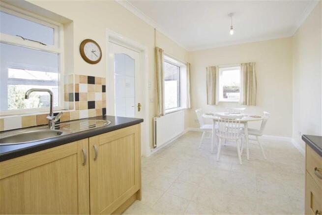 KITCHEN/DINING ROOM