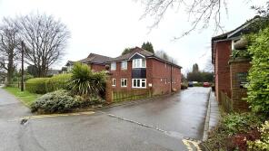 Flat 11, 235 241 Douglas Court, Main Road, Westerham TN16 3LQ