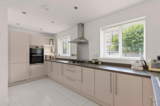 5 bed Detached for sale Image 6