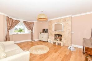 Basement Flat, 54, South Terrace, Littlehampton BN17 5LE