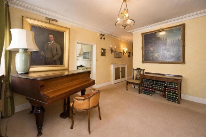 6 bed Character Property for sale Image 10