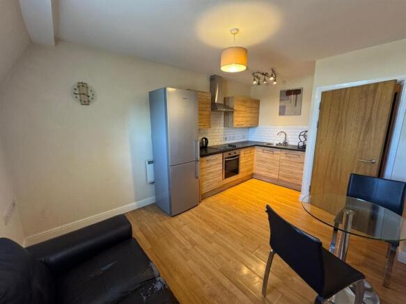 1 bed Apartment to rent Image 5