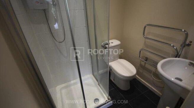 3 bed House Share to rent Image 4