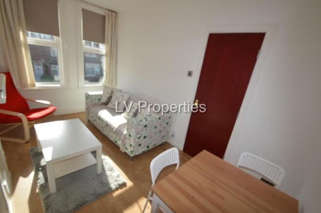 3 bed Terraced to rent Image 8