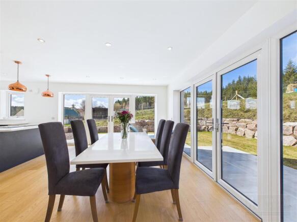 Kitchen & Dining Area