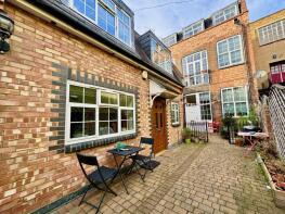 1, Derry Mews, Bavaria Road, London N19 4EU