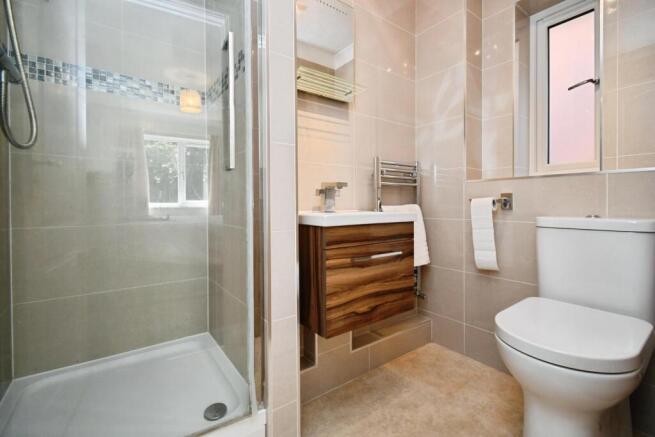6 bed Detached for sale Image 9
