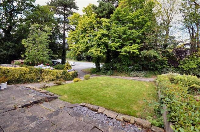 FRONT GARDEN
