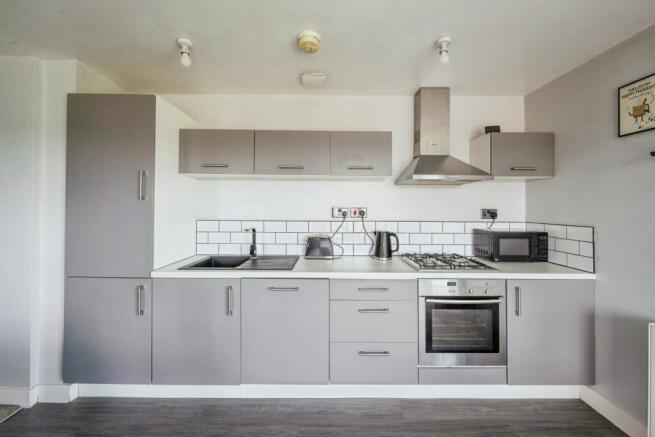 2 bed Flat for sale Image 6