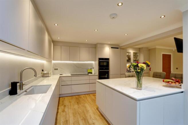 Open Plan Kitchen/Breakfast Room/Dining Room: