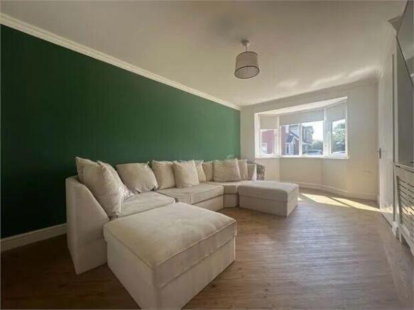 3 bed Town House for sale Image 3