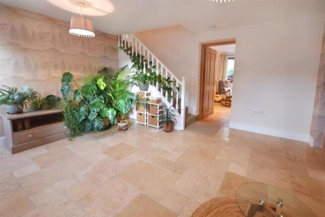 Entrance Hallway (2)