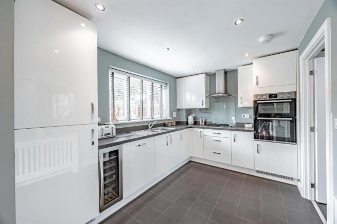 63 Wells Avenue, Lostock Gralam, CW9 7XR photo 4