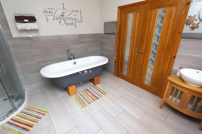 Bed 2 En-Suite...