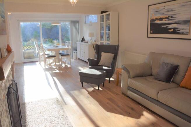 Lounge/Dining ...