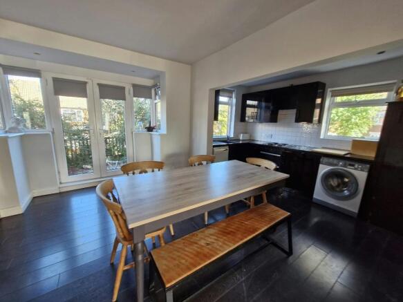 Kitchen/Dining Area