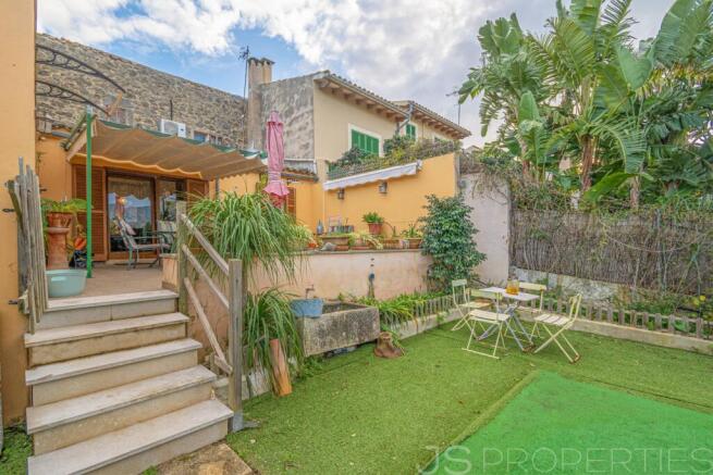 Mallorcan charm in Moscari: stone house with open views of the Serra de Tramuntana