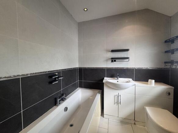 2 bed Flat to rent Image 7