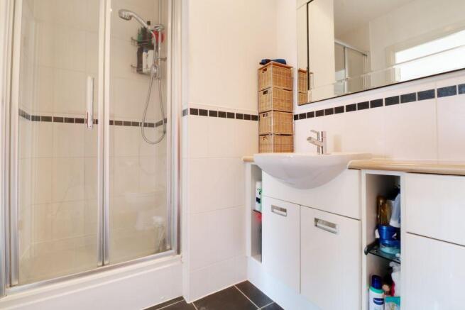 Ensuite to Bed 1