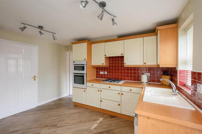 4 bed Detached for sale Image 4