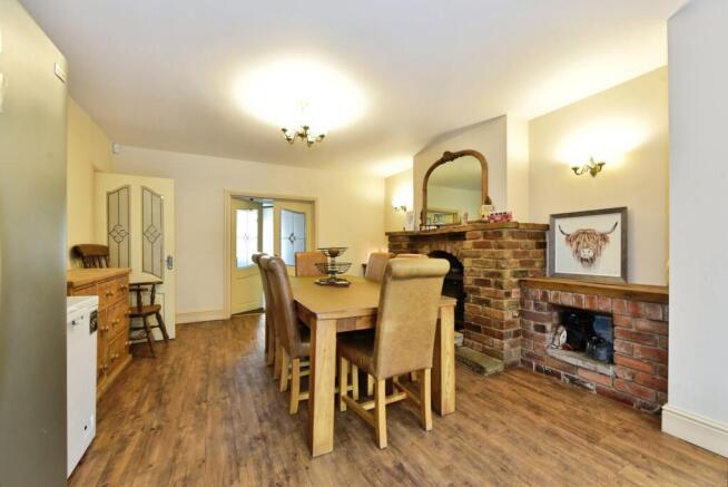 4 bed Semi-Detached for sale Image 3