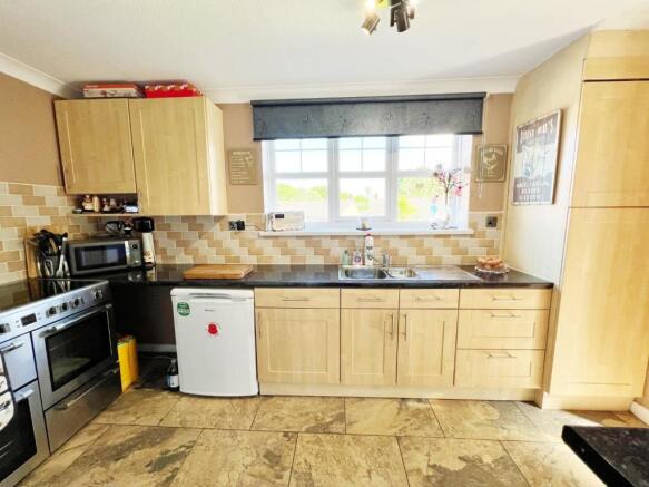 Kitchen 1.jpg