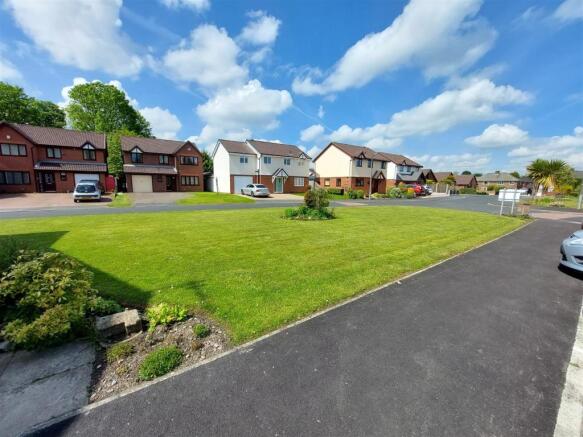 Parklands -View To Front