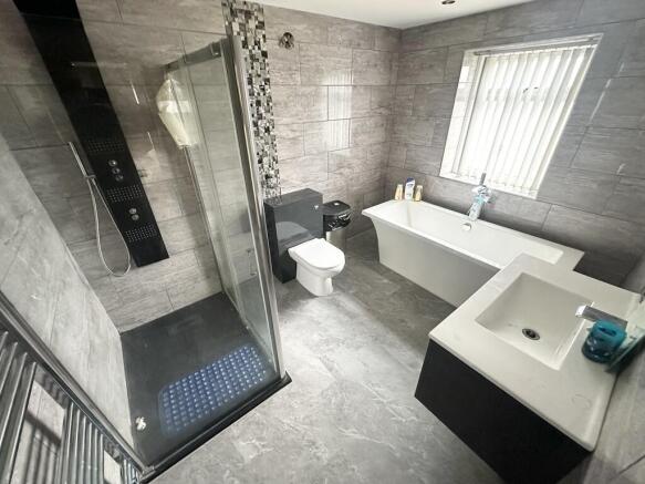8 bed Detached for sale Image 6