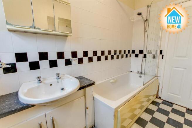 FAMILY BATHROOM