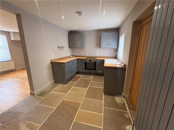 3 bed Terraced to rent Image 7
