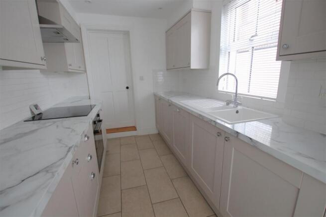 House in Reading, Dee Park - More