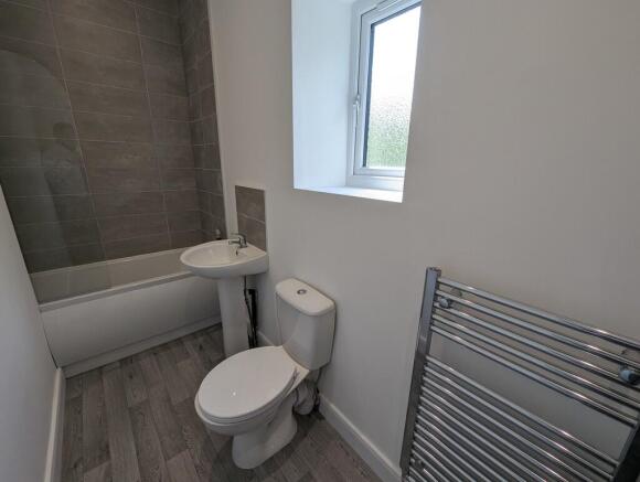 2 bed End of Terrace to rent Image 5