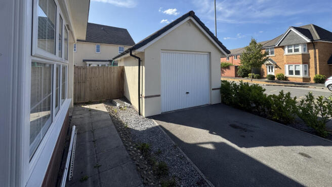 double garage.jpeg