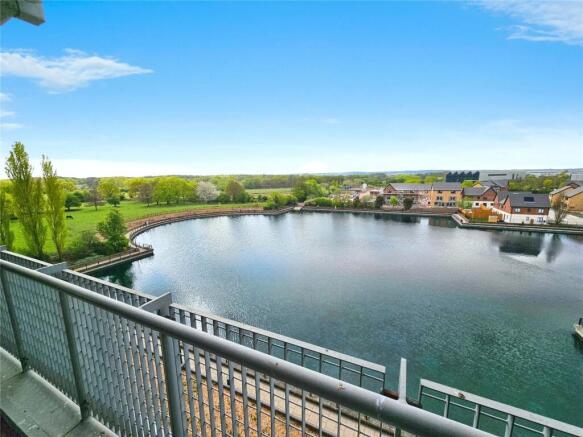 3 bed Flat for sale Image 9