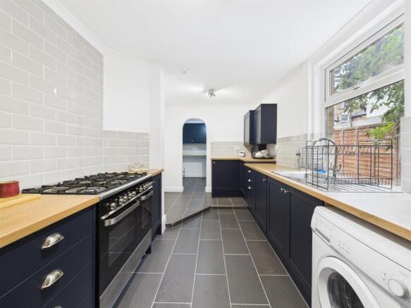 5 bed Terraced for sale Image 5