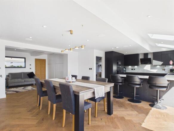 OPEN PLAN KITCHEN - Kitchen/Dining Area