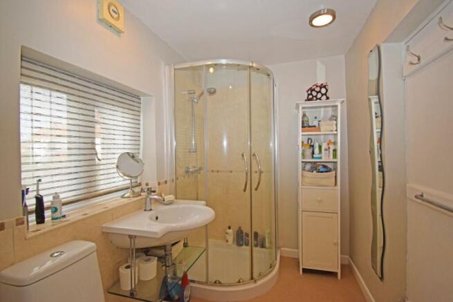 Meadow Cottage, bathroom b.jpg