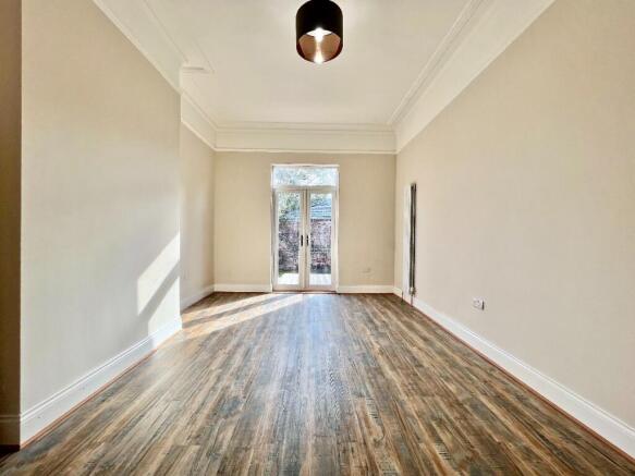 2 bed Apartment to rent Image 5