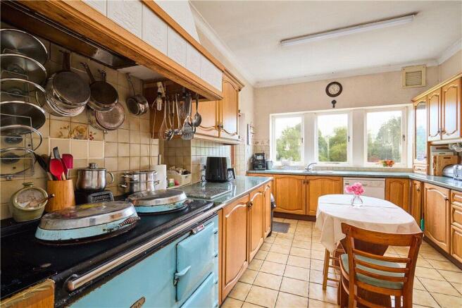 8 bed Detached for sale Image 8