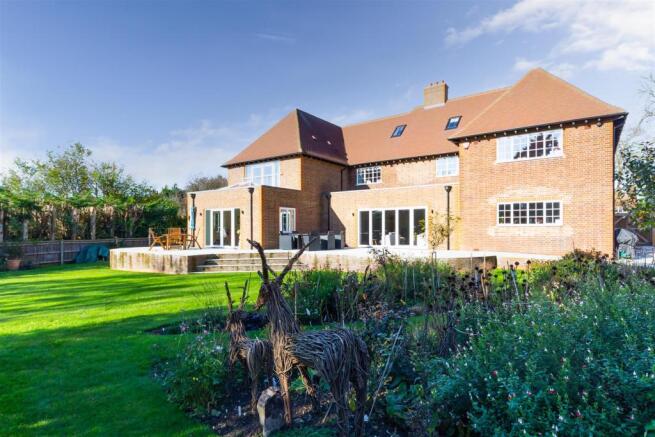 11 Hitchin Road Exteriors-4.jpg