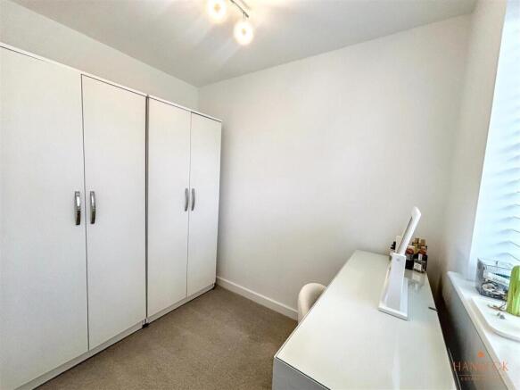 3 bed Terraced for sale Image 11