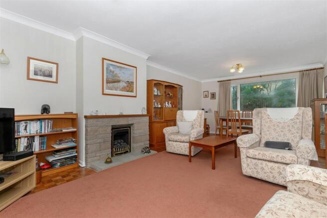 Heath Close, Winterbourne, Bristol photo 2